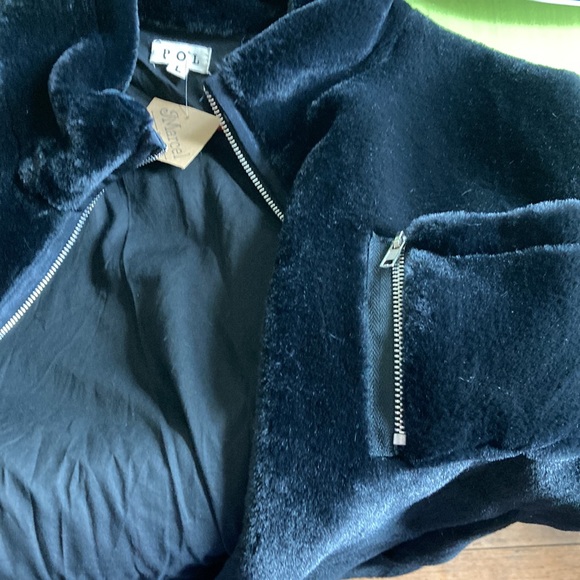 Faux Fur Zippered vest (sleeveless). Large. - Picture 5 of 7